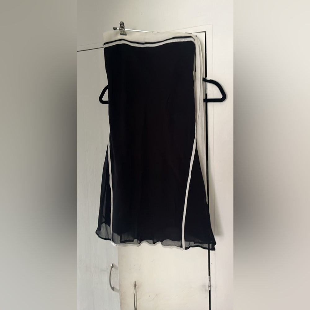 Black and white flowy skirt with tie belt detail